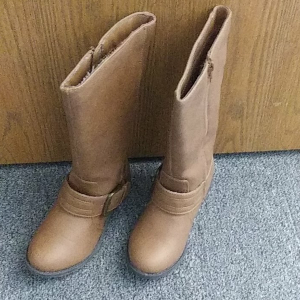 Girls boots